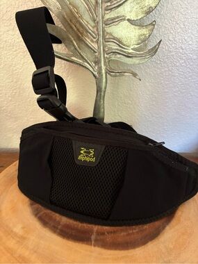 Amphipod Black Mesh Waist Pack - Hands-Free Belt Bag